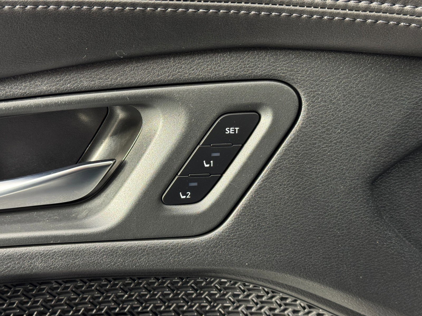 Used 2023 Nissan Ariya Premiere image 17