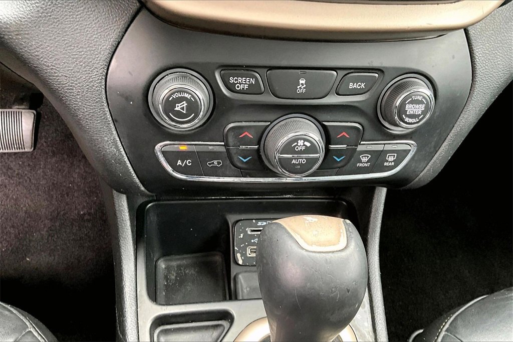 Used 2018 Jeep Cherokee Limited image 32