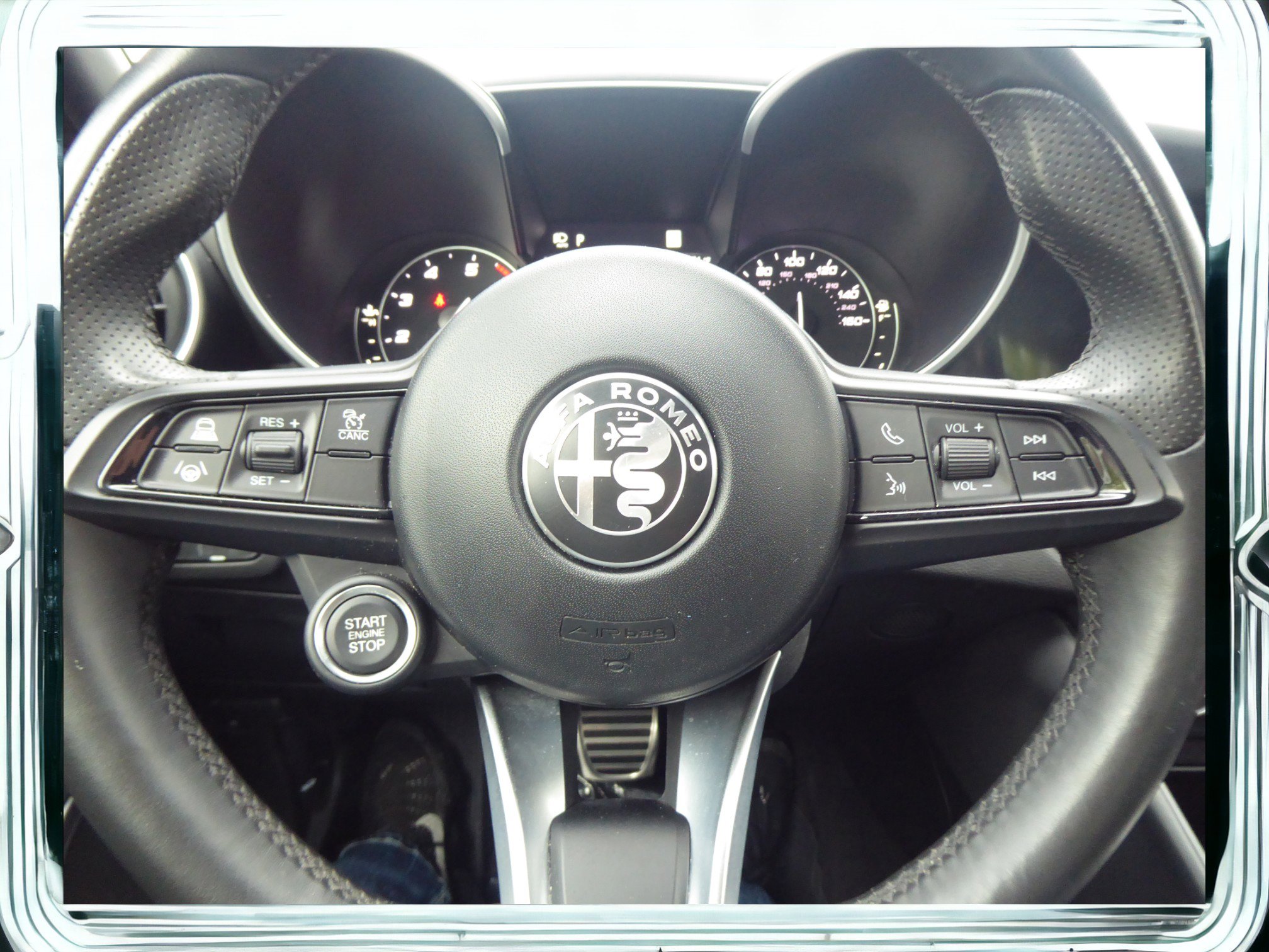 Used 2023 Alfa Romeo Giulia Ti image 11