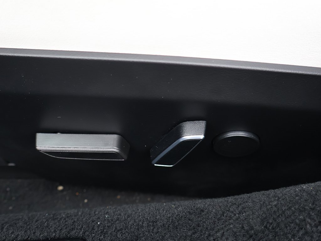 Used 2022 Tesla Model S image 34