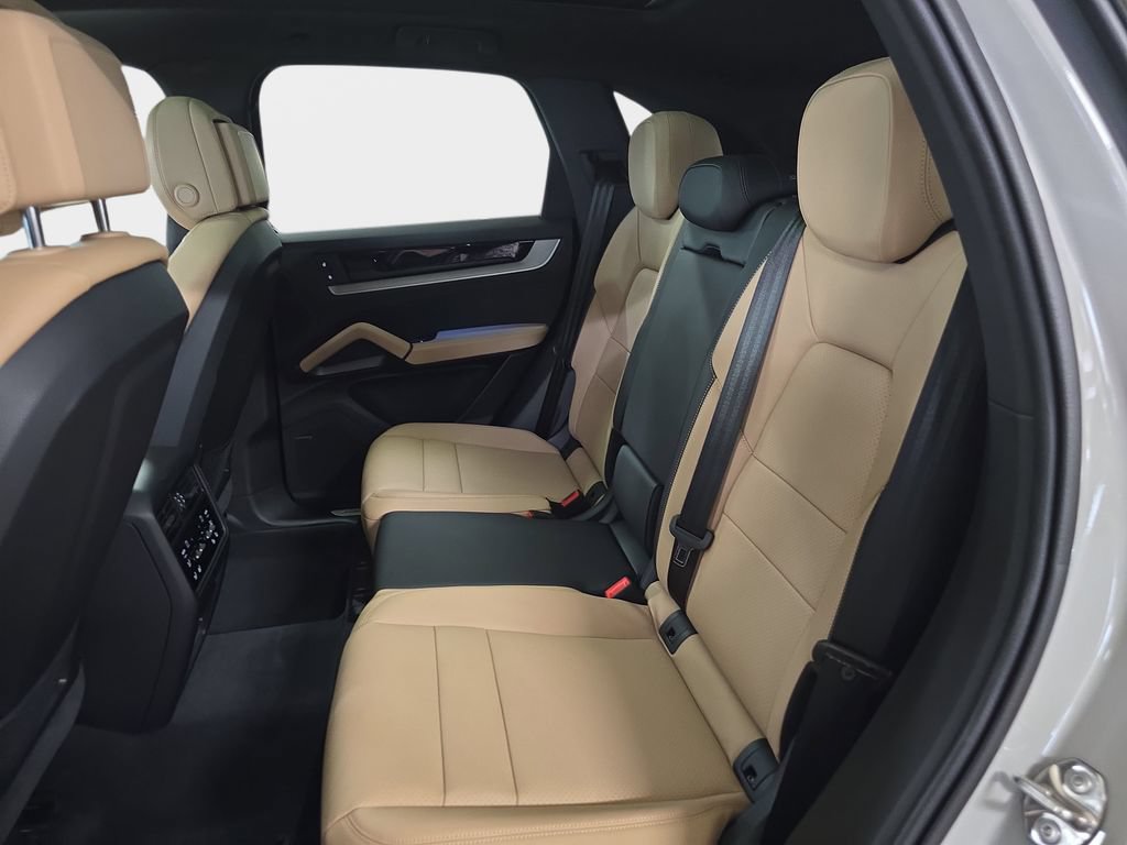 Used 2026 Porsche Cayenne AWD/4WD image 14
