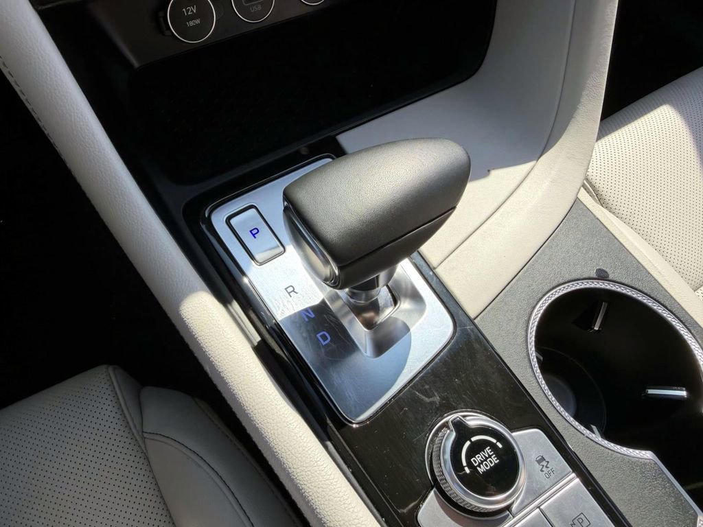 Certified 2024 Genesis G70 2.5T image 19