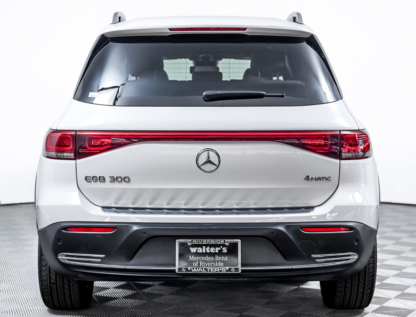 Certified 2023 Mercedes-Benz EQB 300 4MATIC w/ Exclusive Package image 11