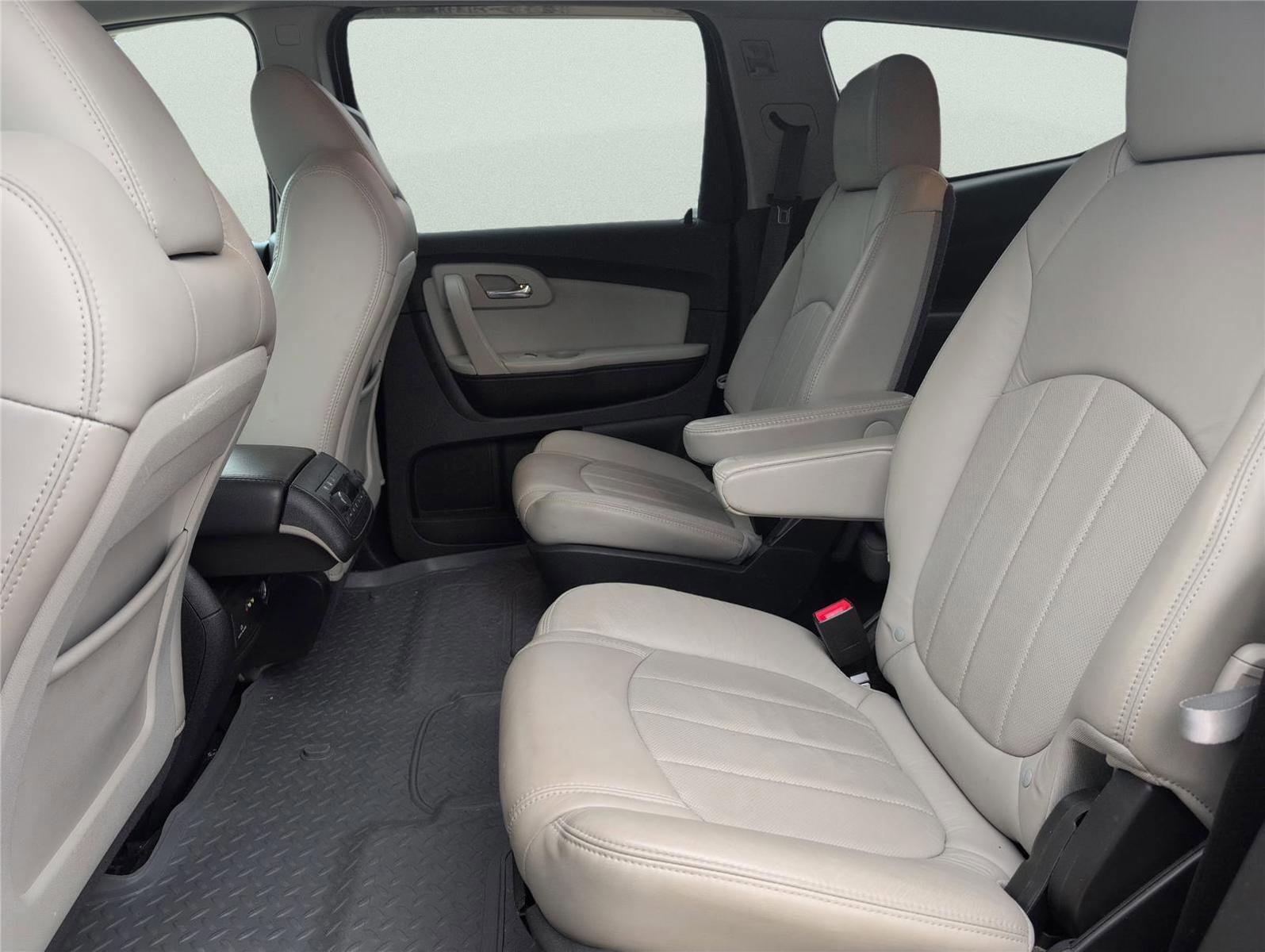 Used 2011 Chevrolet Traverse LTZ image 27