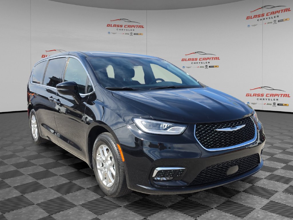 Used 2026 Chrysler Pacifica Select FWD image 1