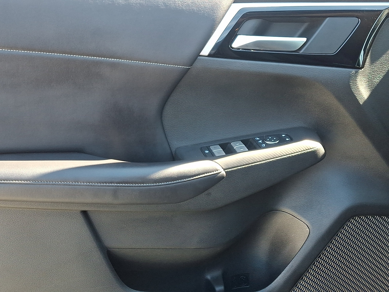Used 2023 Mitsubishi Outlander SE AWD/4WD image 12