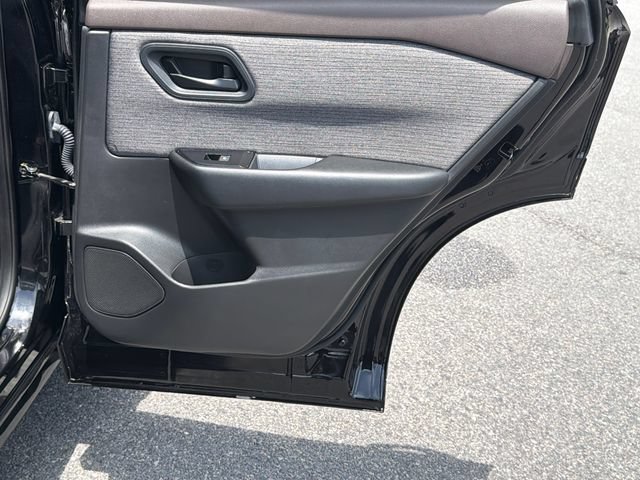 Used 2023 Nissan Rogue S FWD image 16