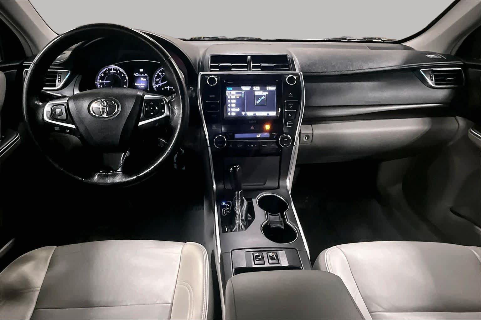 Used 2017 Toyota Camry XLE FWD image 16