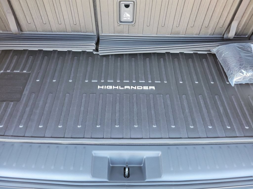 New 2026 Toyota Highlander AWD image 9