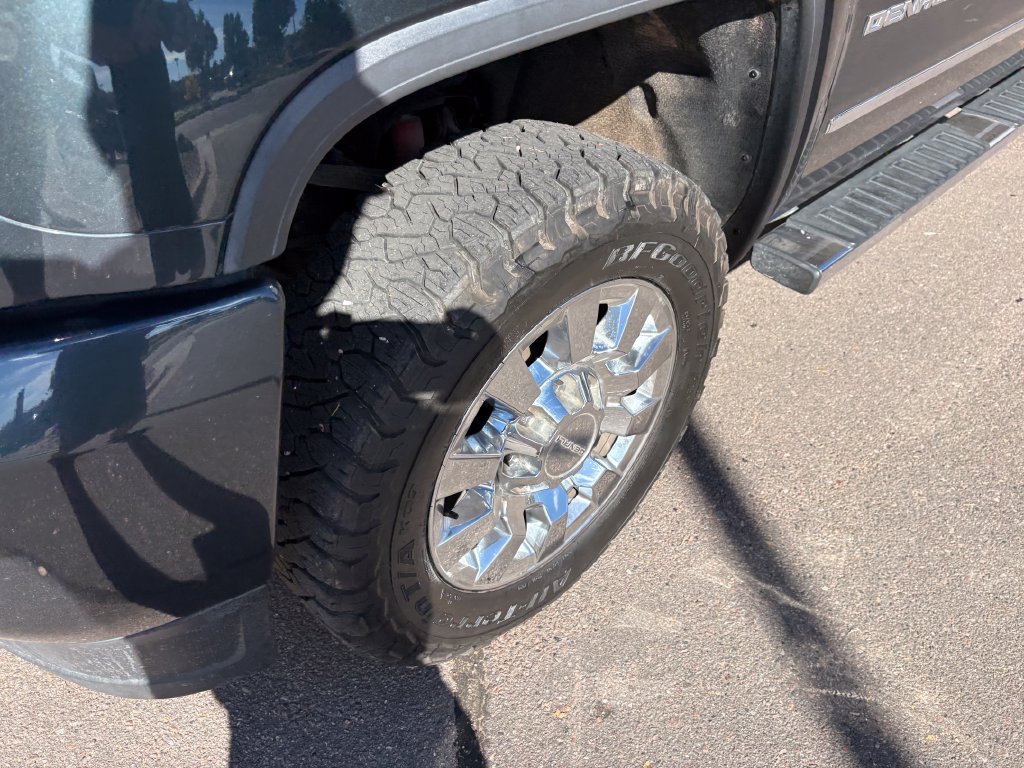 Used 2019 GMC Sierra 2500 Denali w/ Duramax Plus Package AWD/4WD image 10