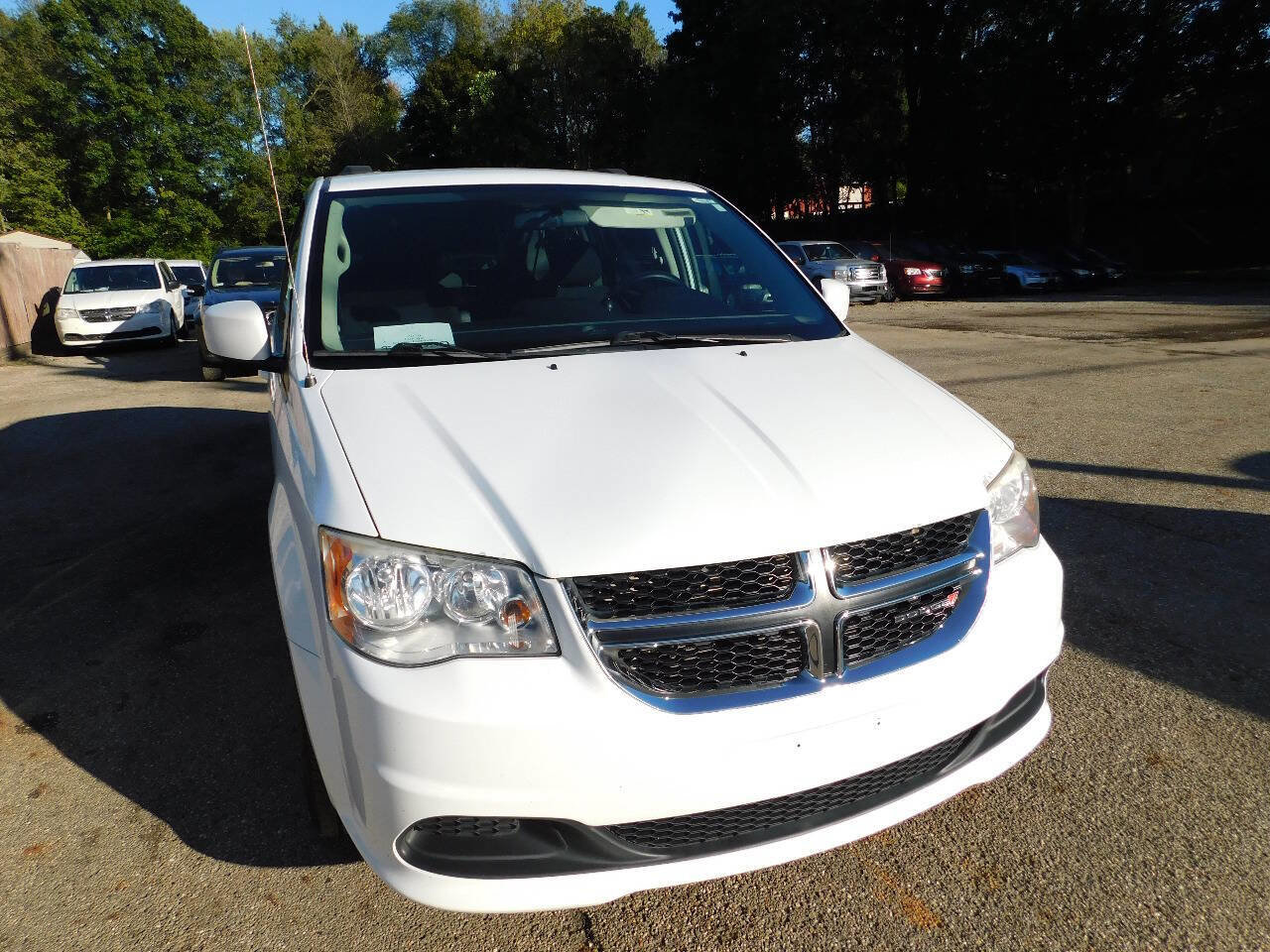 Used 2016 Dodge Grand Caravan SXT image 10