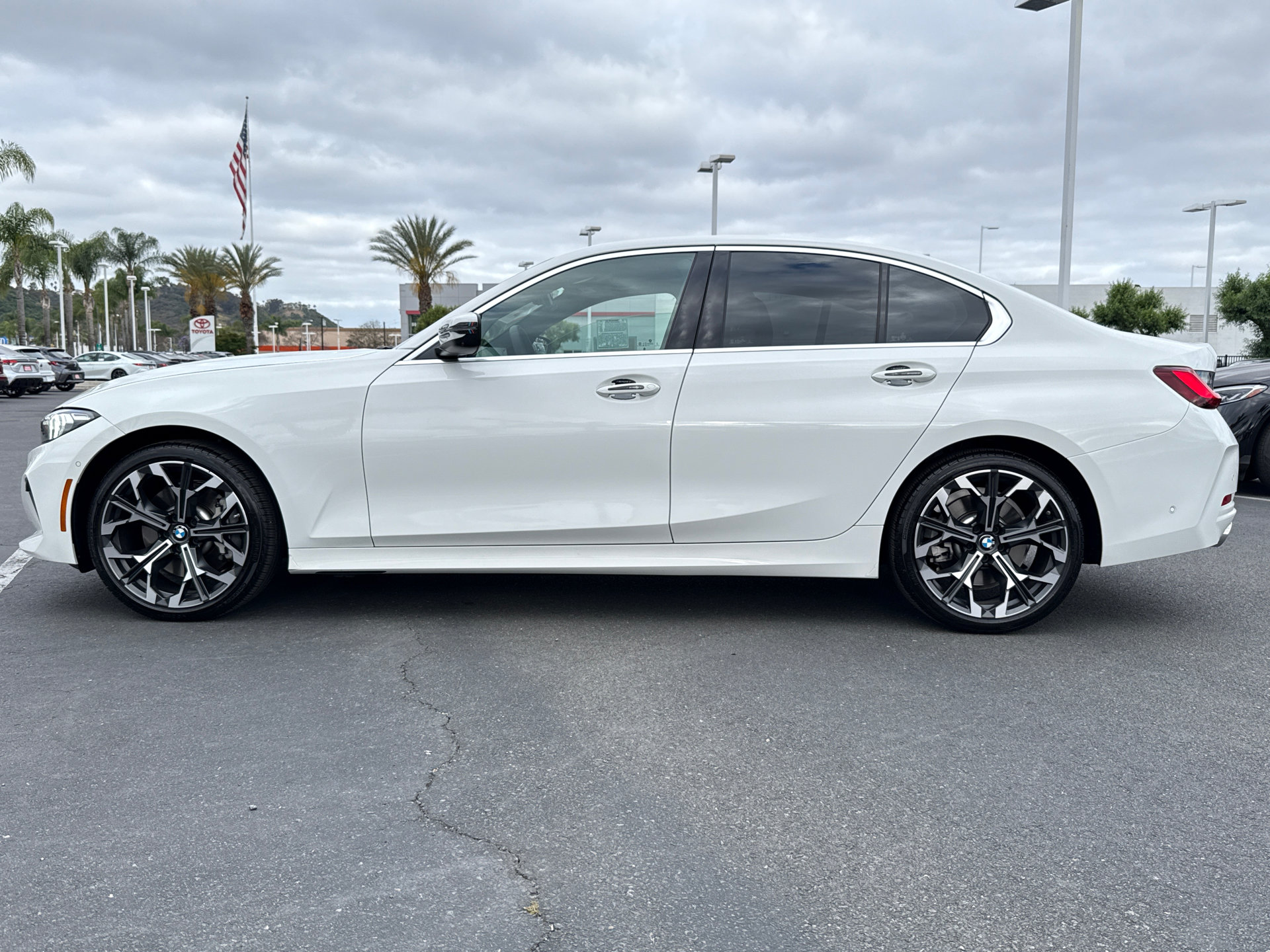 Used 2025 BMW 330i Sedan w/ Convenience Package RWD image 7