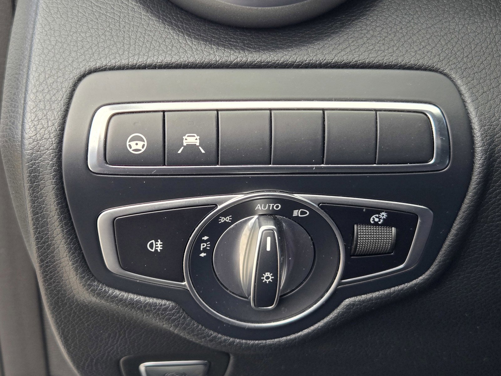 Used 2017 Mercedes-Benz GLC 300 4MATIC image 26