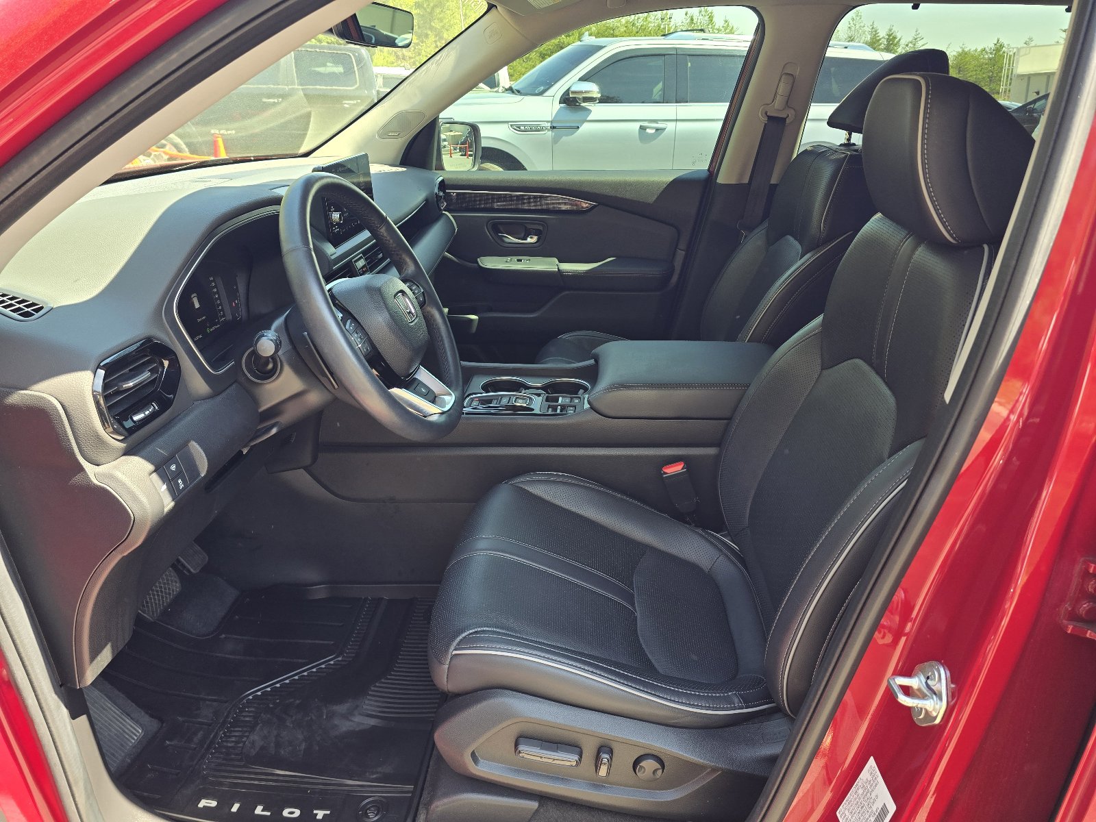 Used 2023 Honda Pilot Elite image 12