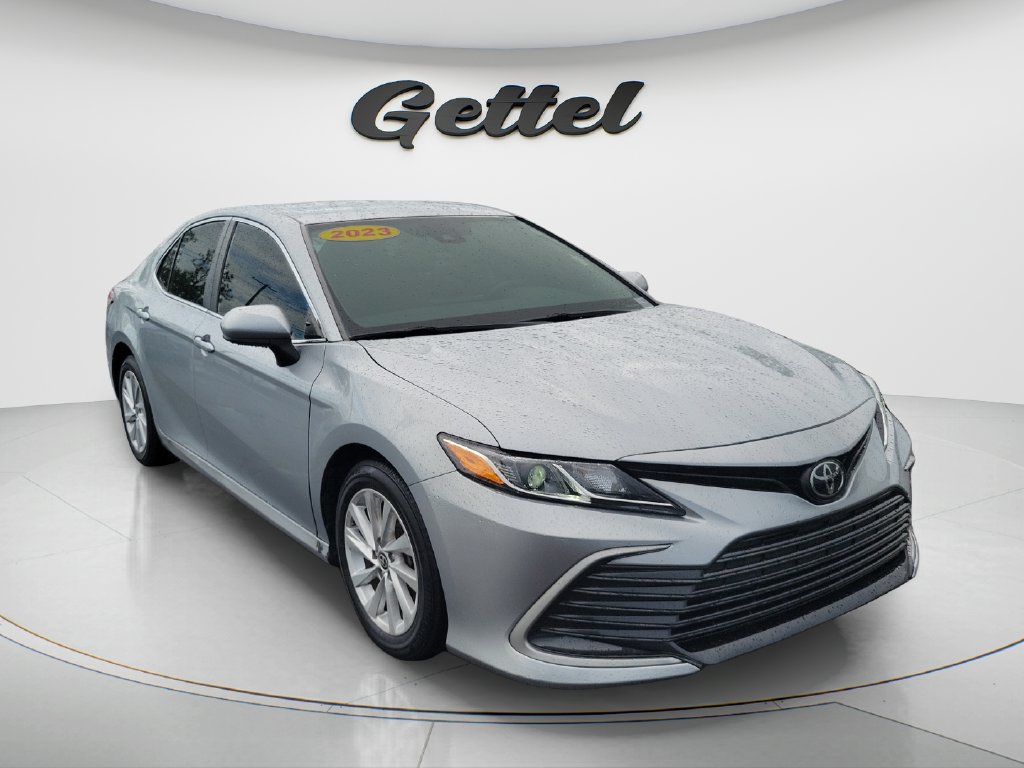 Used 2023 Toyota Camry LE FWD image 3