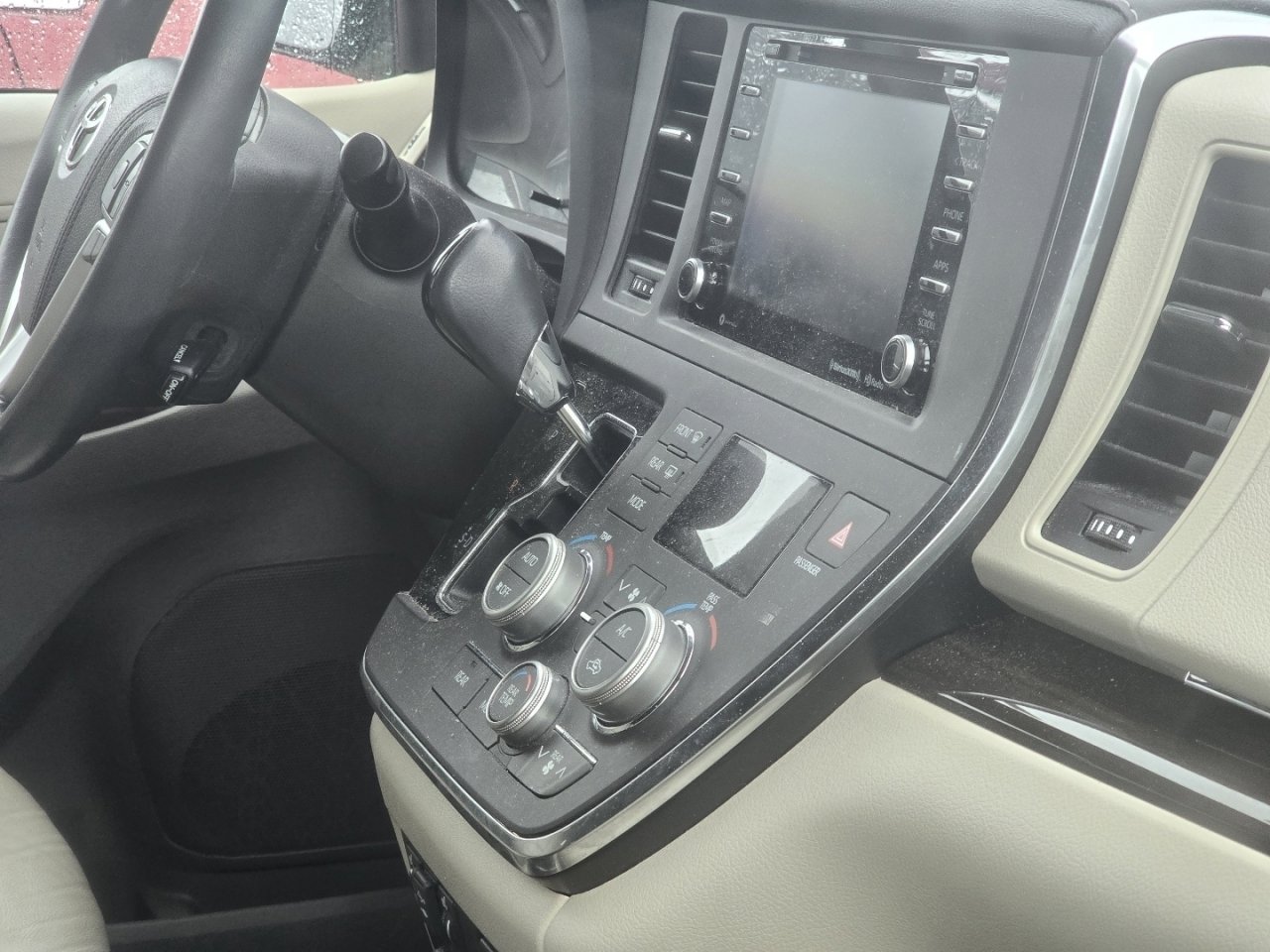 Used 2018 Toyota Sienna XLE w/ XLE Navigation Package FWD image 14