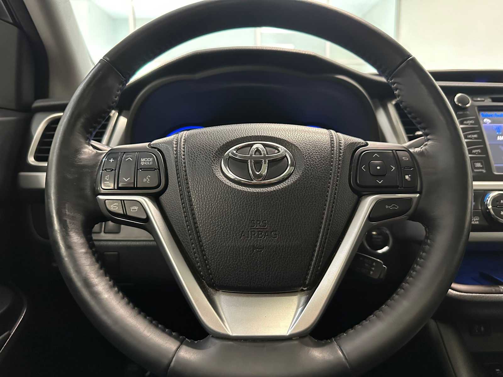 Used 2014 Toyota Highlander Limited Platinum AWD/4WD image 11