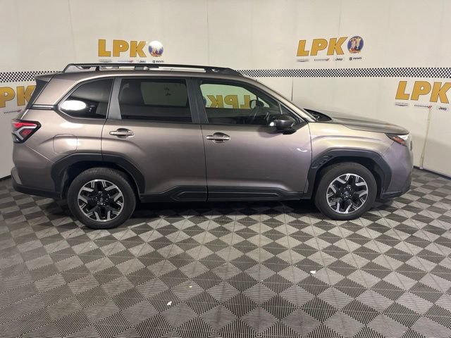 Used 2025 Subaru Forester Premium AWD/4WD image 2