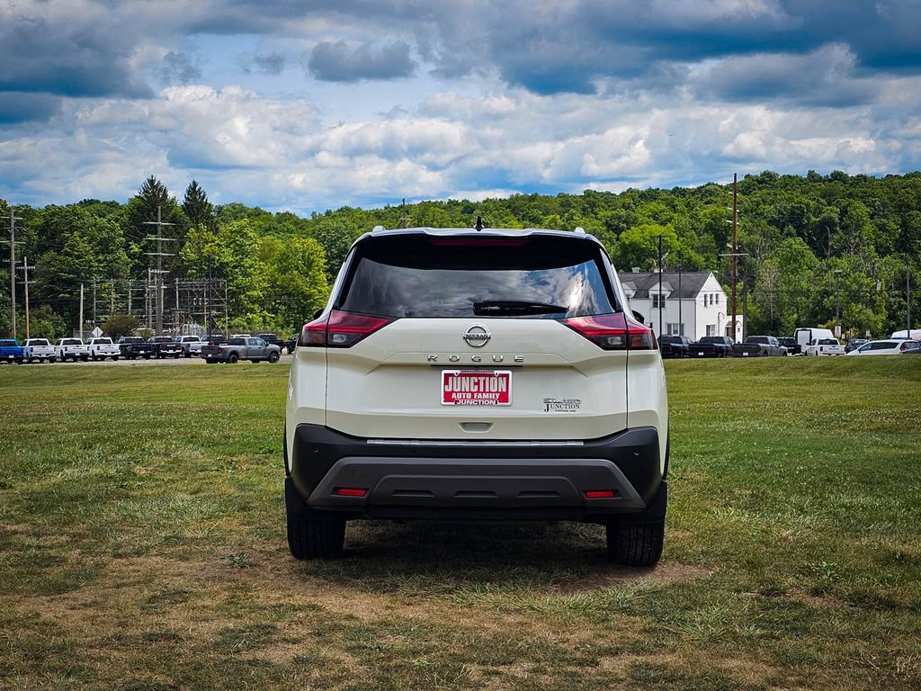 Used 2021 Nissan Rogue SL w/ Premium Package AWD/4WD image 4