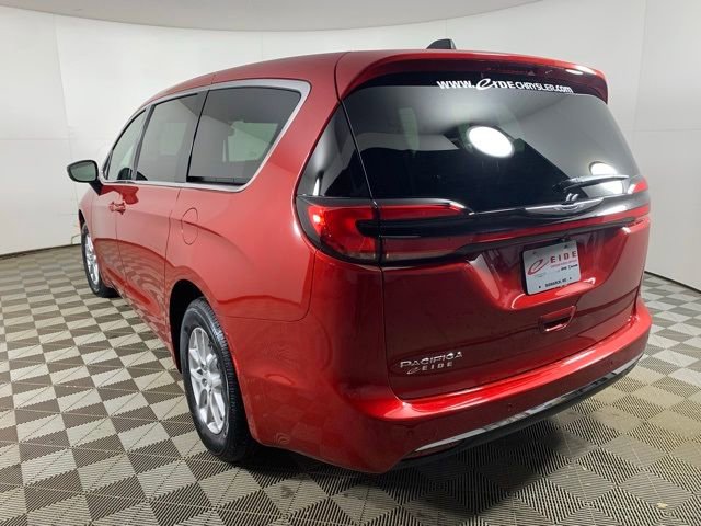New 2026 Chrysler Pacifica Select image 4