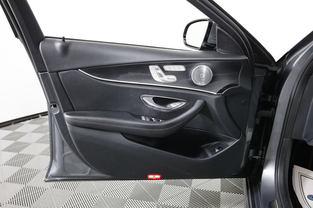 Used 2019 Mercedes-Benz E 300 4MATIC image 13