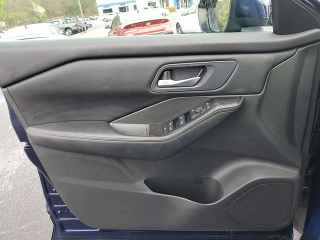 Used 2025 Nissan Rogue SV image 29