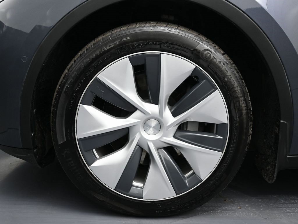 Used 2021 Tesla Model Y Long Range image 10