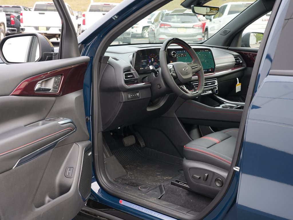 New 2027 Chevrolet Traverse RS w/ LPO, Floor Liner Package AWD/4WD image 10