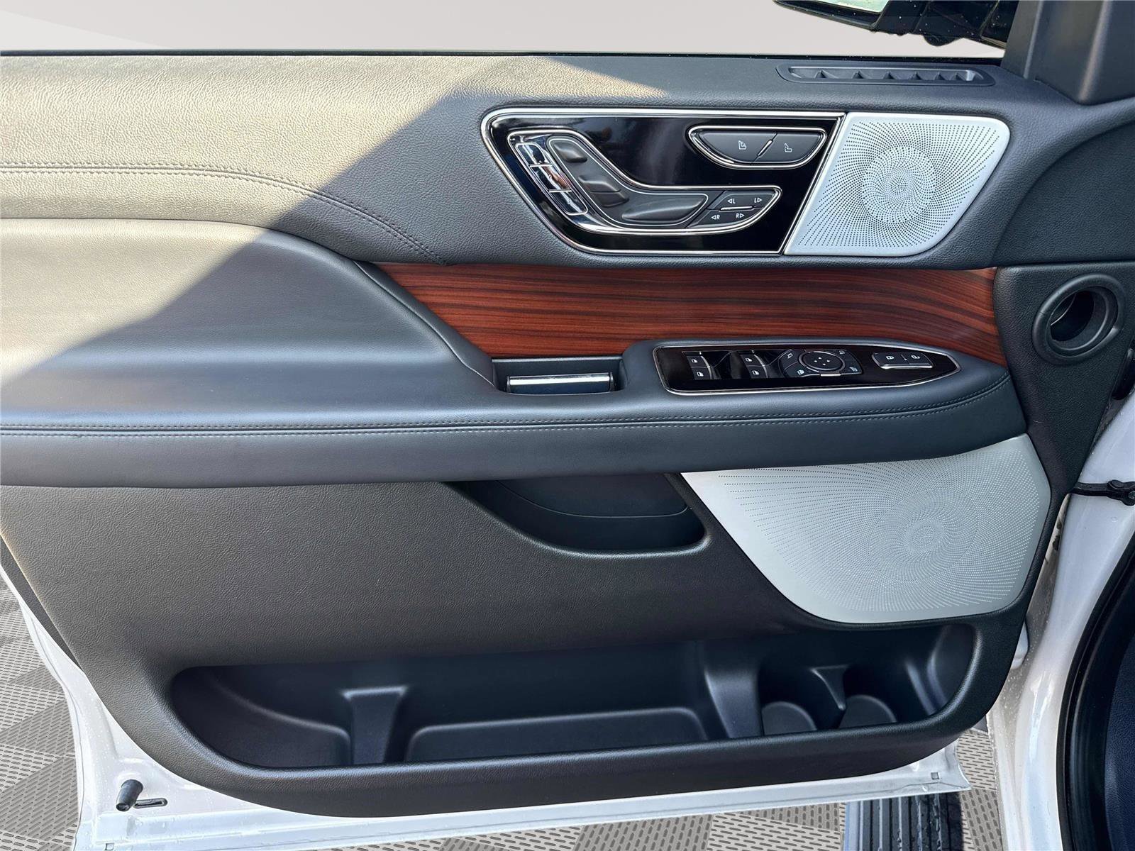 Used 2023 Lincoln Navigator L Reserve AWD/4WD image 9
