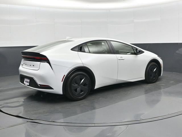 Used 2025 Toyota Prius LE FWD image 3