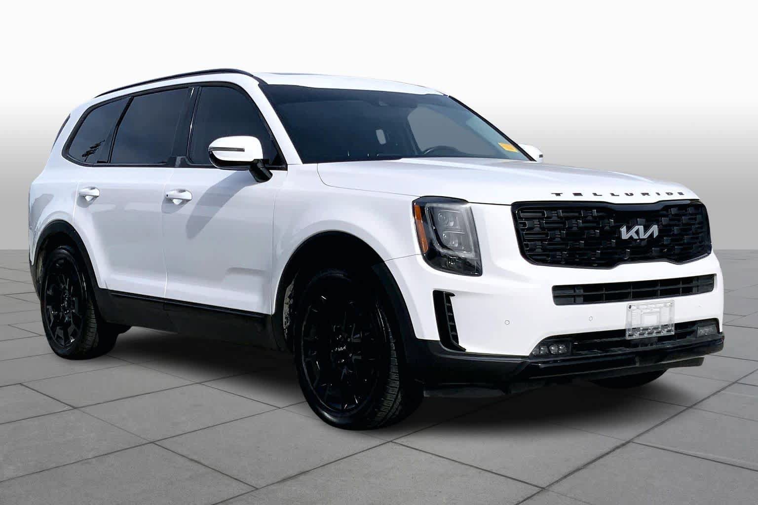 Used 2022 Kia Telluride SX w/ SX Prestige Package image 3