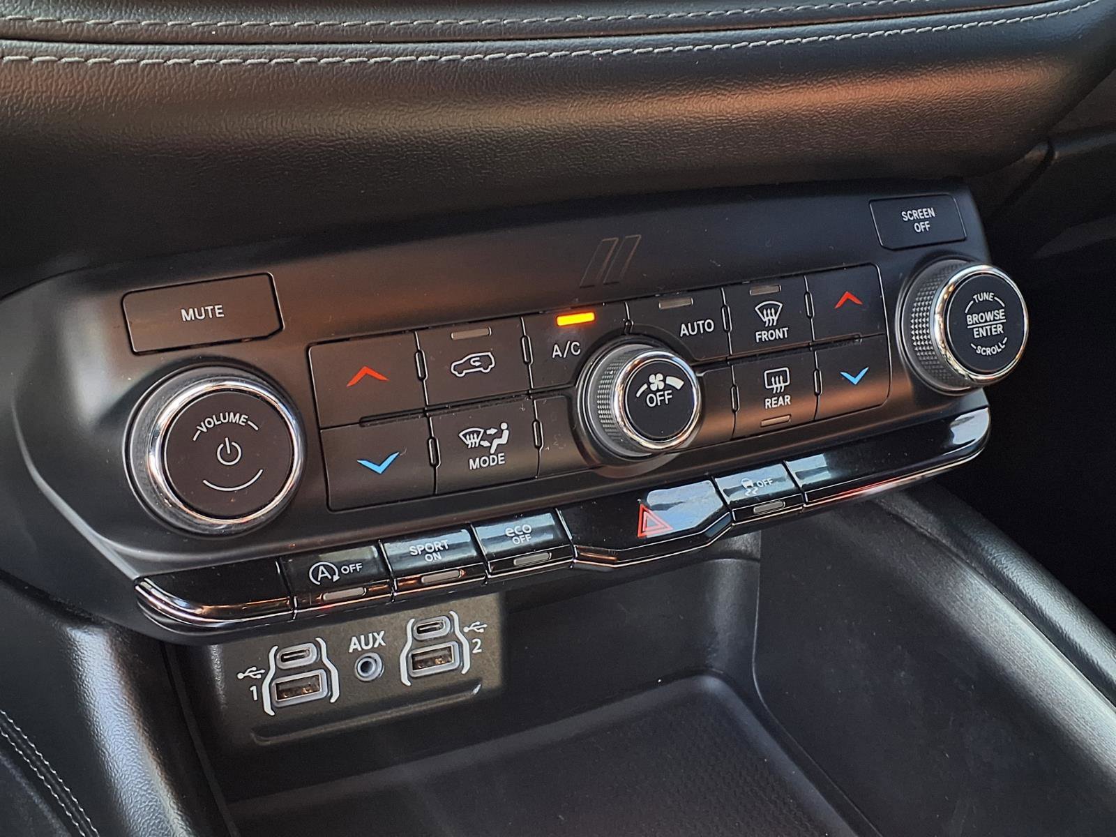 Used 2022 Dodge Durango SXT w/ Blacktop Package image 8