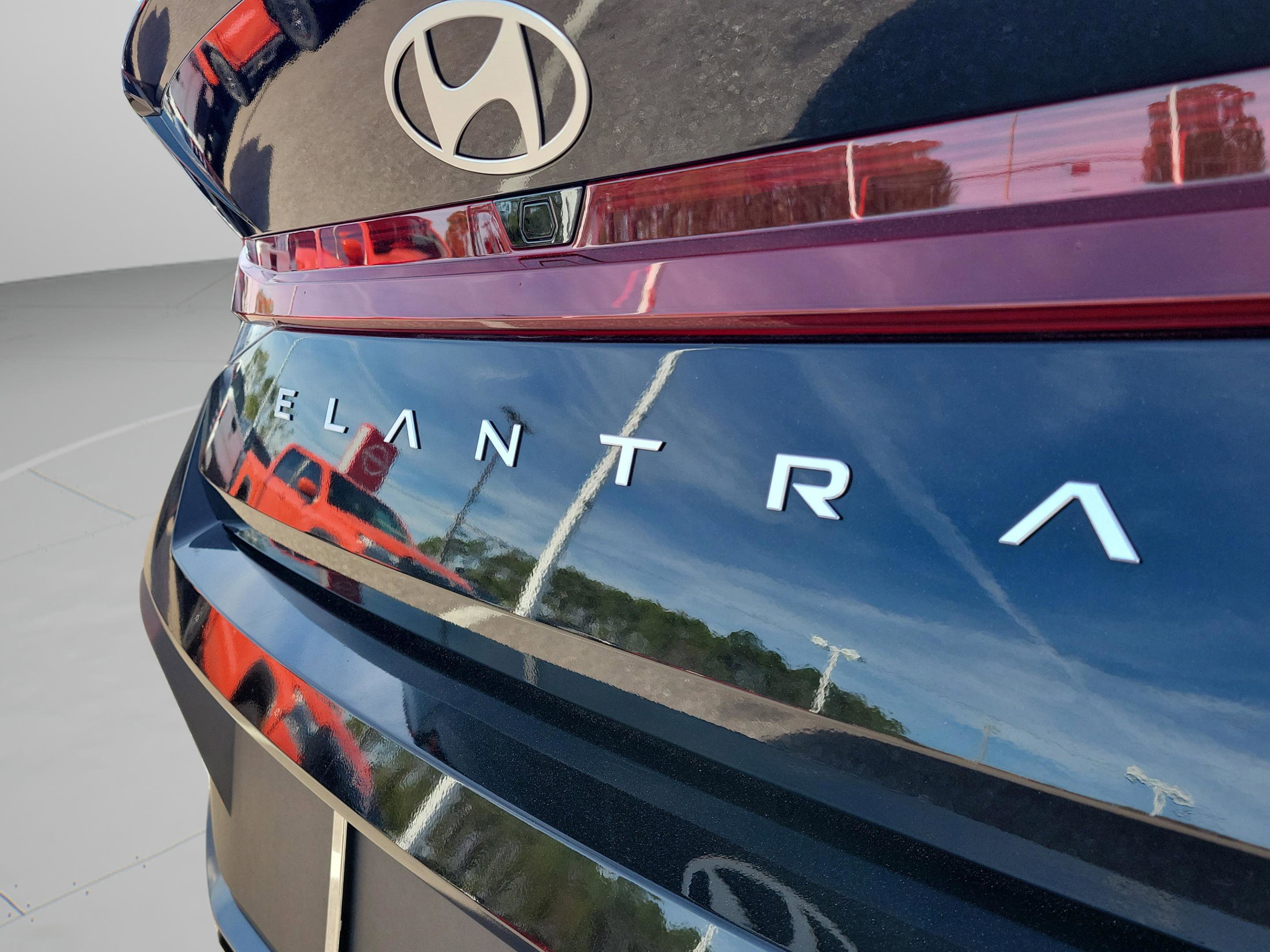 Used 2025 Hyundai Elantra Sport image 30