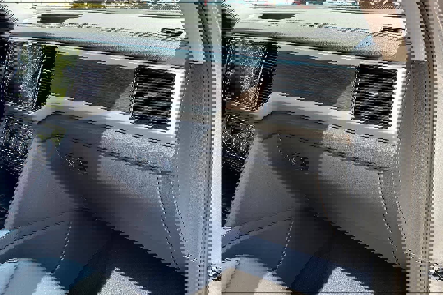 Used 2022 Volkswagen Atlas SE image 18