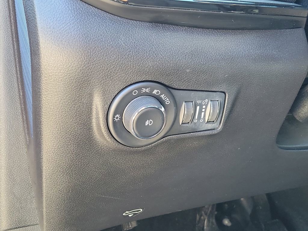 Used 2025 Jeep Compass Trailhawk w/ Trailhawk Elite Group image 21