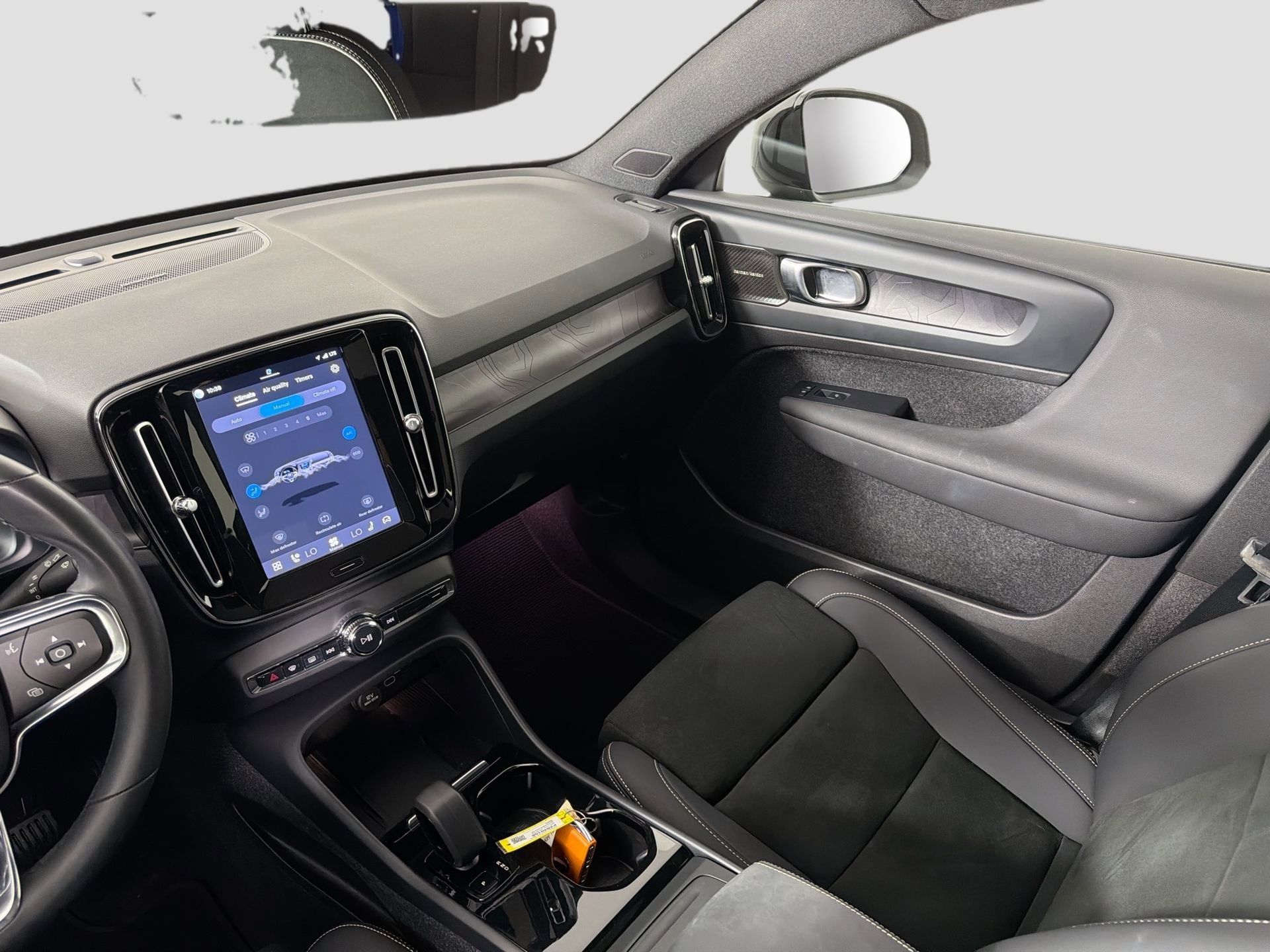 Certified 2023 Volvo C40 P8 Recharge Ultimate AWD/4WD image 23