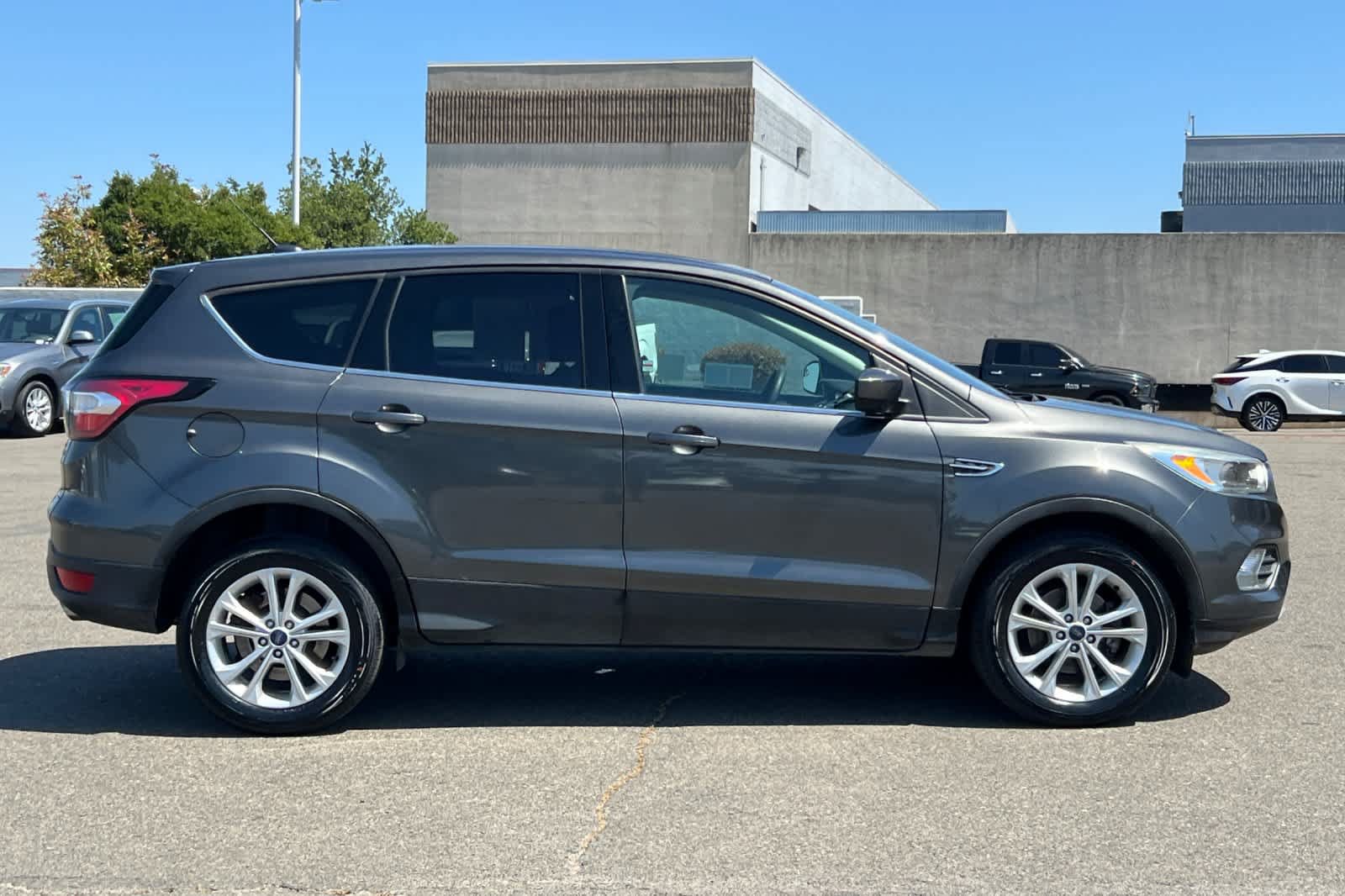 Used 2017 Ford Escape SE FWD image 6