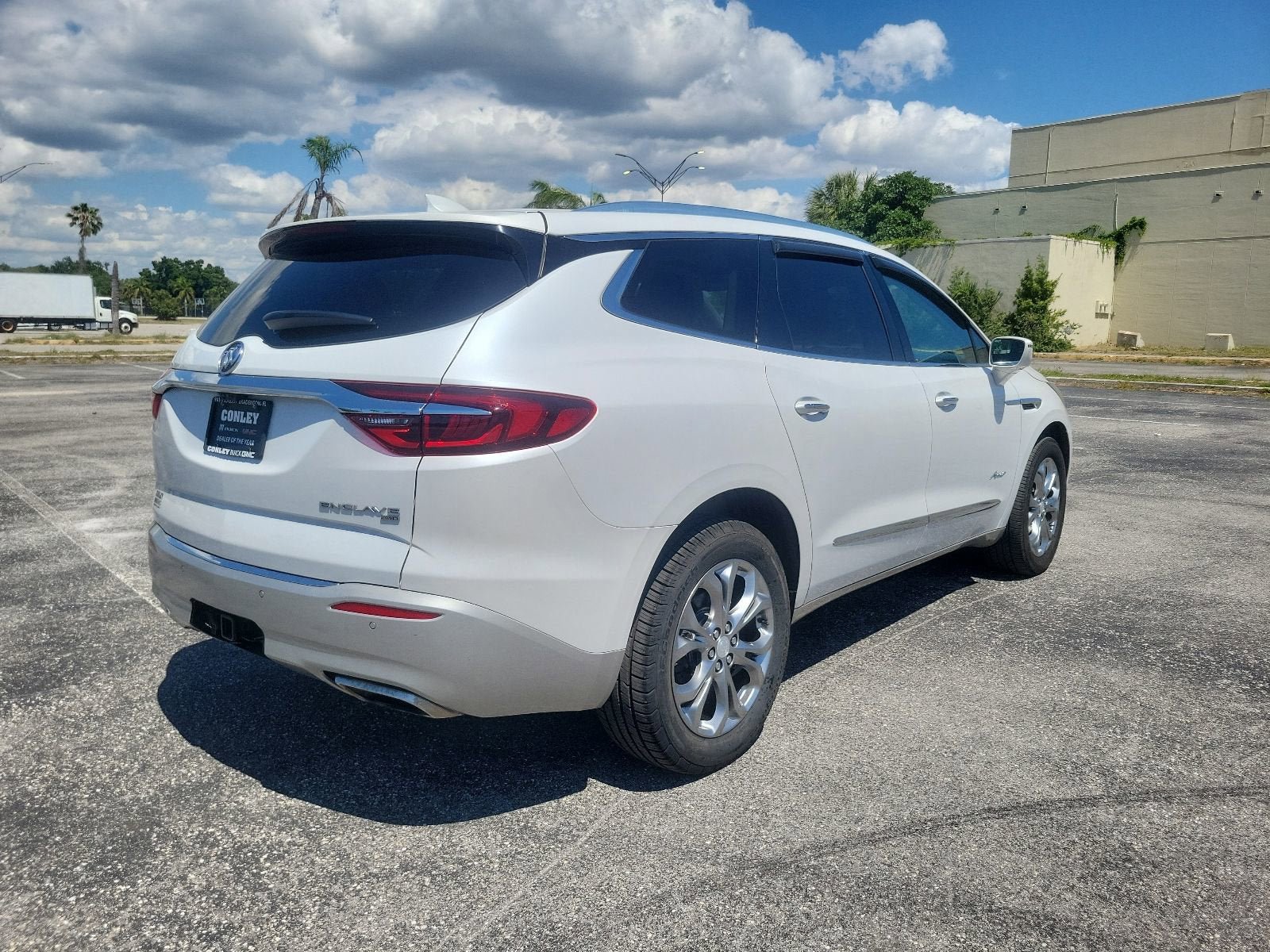 Used 2019 Buick Enclave Avenir w/ Avenir Technology Package AWD/4WD image 5
