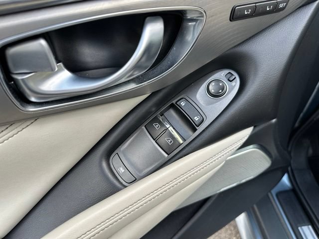 Used 2018 INFINITI Q60 3.0t Luxe w/ Sensory Package 3.0T Luxe RWD image 14