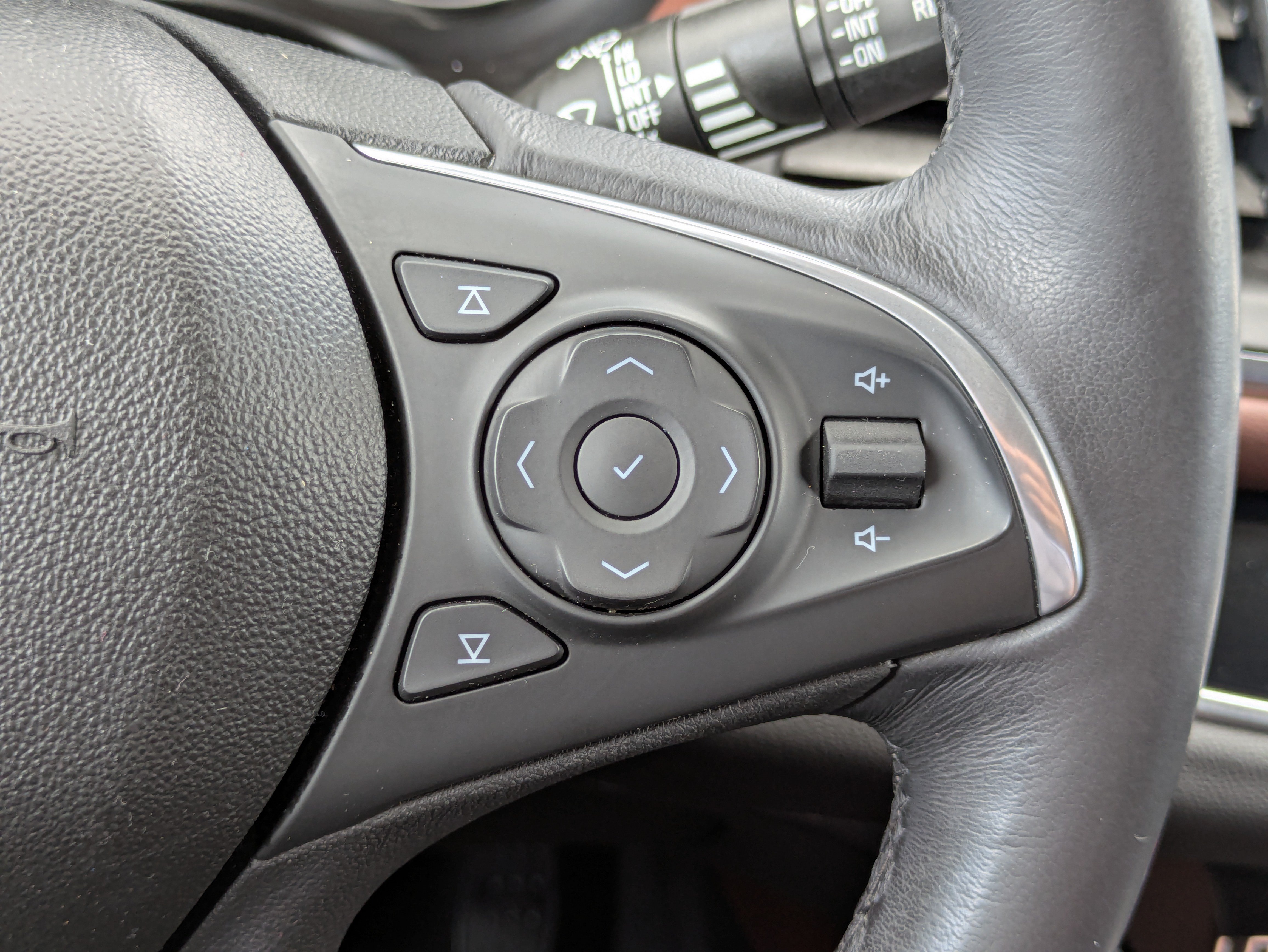 Used 2019 Buick Enclave Avenir w/ Avenir Technology Package AWD/4WD image 26