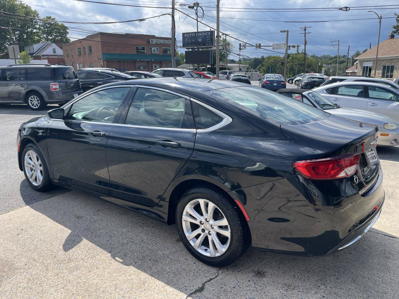 Used 2015 Chrysler 200 Limited FWD image 9