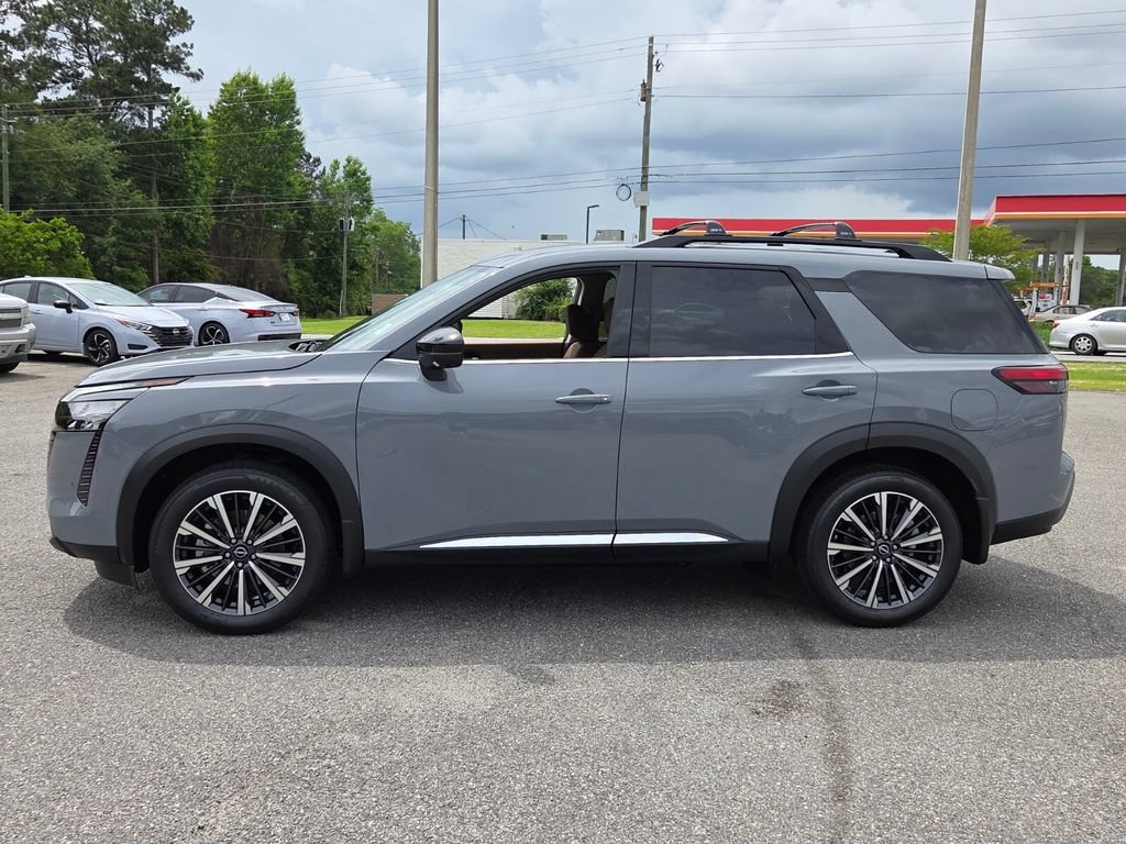 New 2026 Nissan Pathfinder Platinum FWD image 2