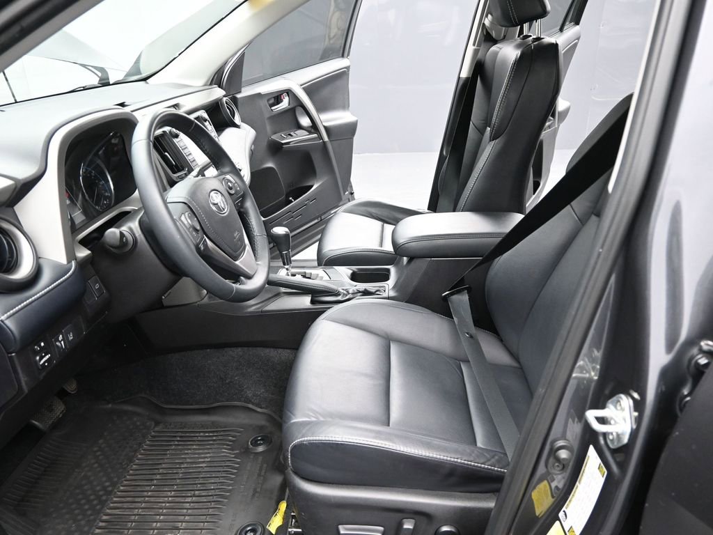 Used 2018 Toyota RAV4 Limited w/ Advanced Technology Package image 17