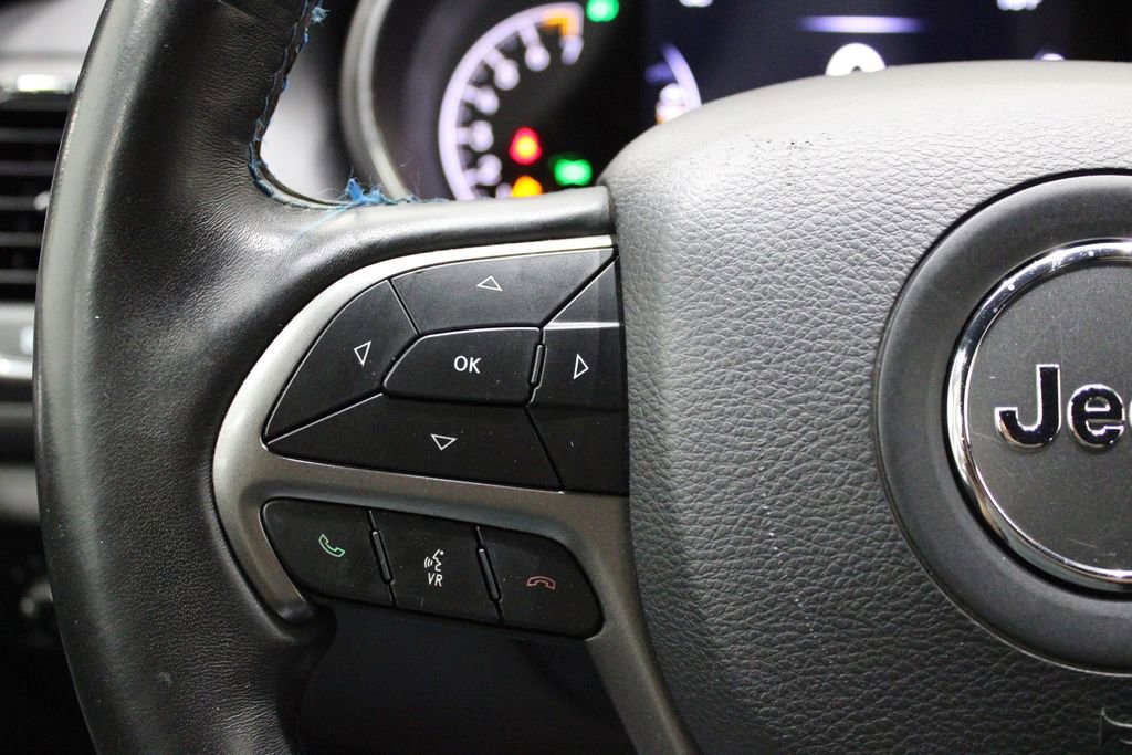 Used 2019 Jeep Grand Cherokee Laredo image 27