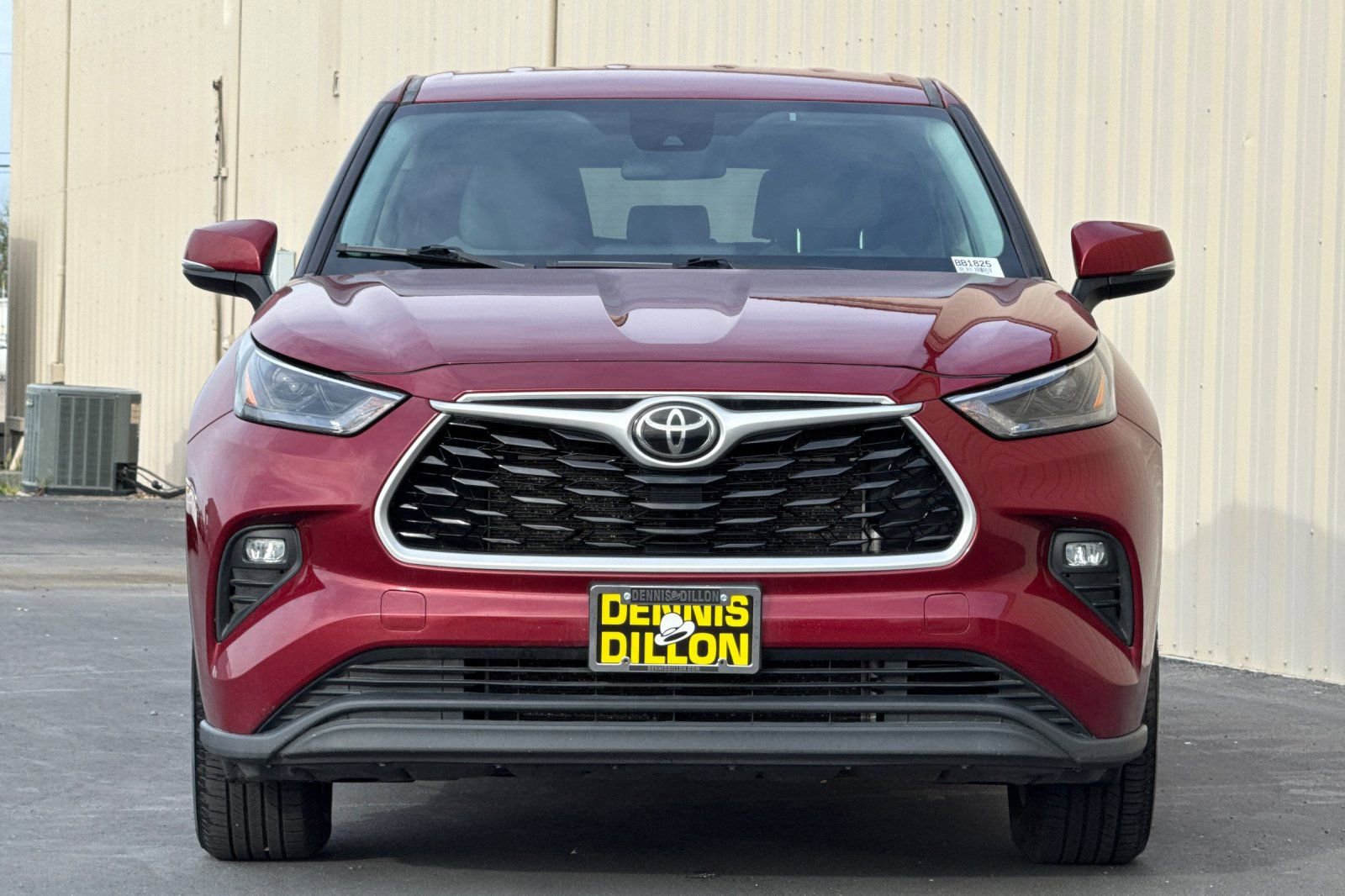 Used 2022 Toyota Highlander LE AWD/4WD image 9