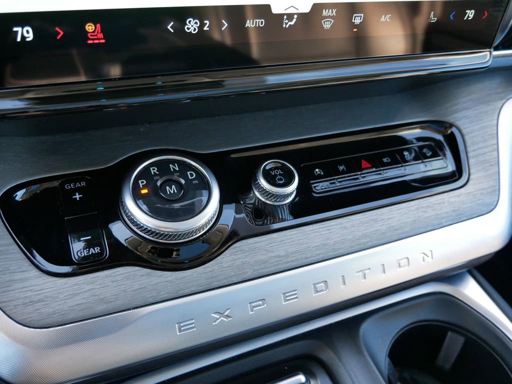 Used 2025 Ford Expedition Max Platinum image 19