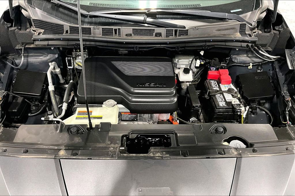 Used 2025 Nissan Leaf S image 12