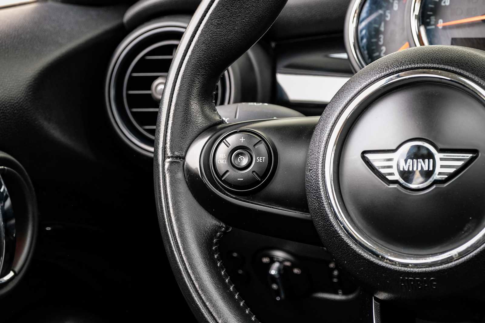 Used 2019 MINI Cooper 4-Door Hardtop image 21