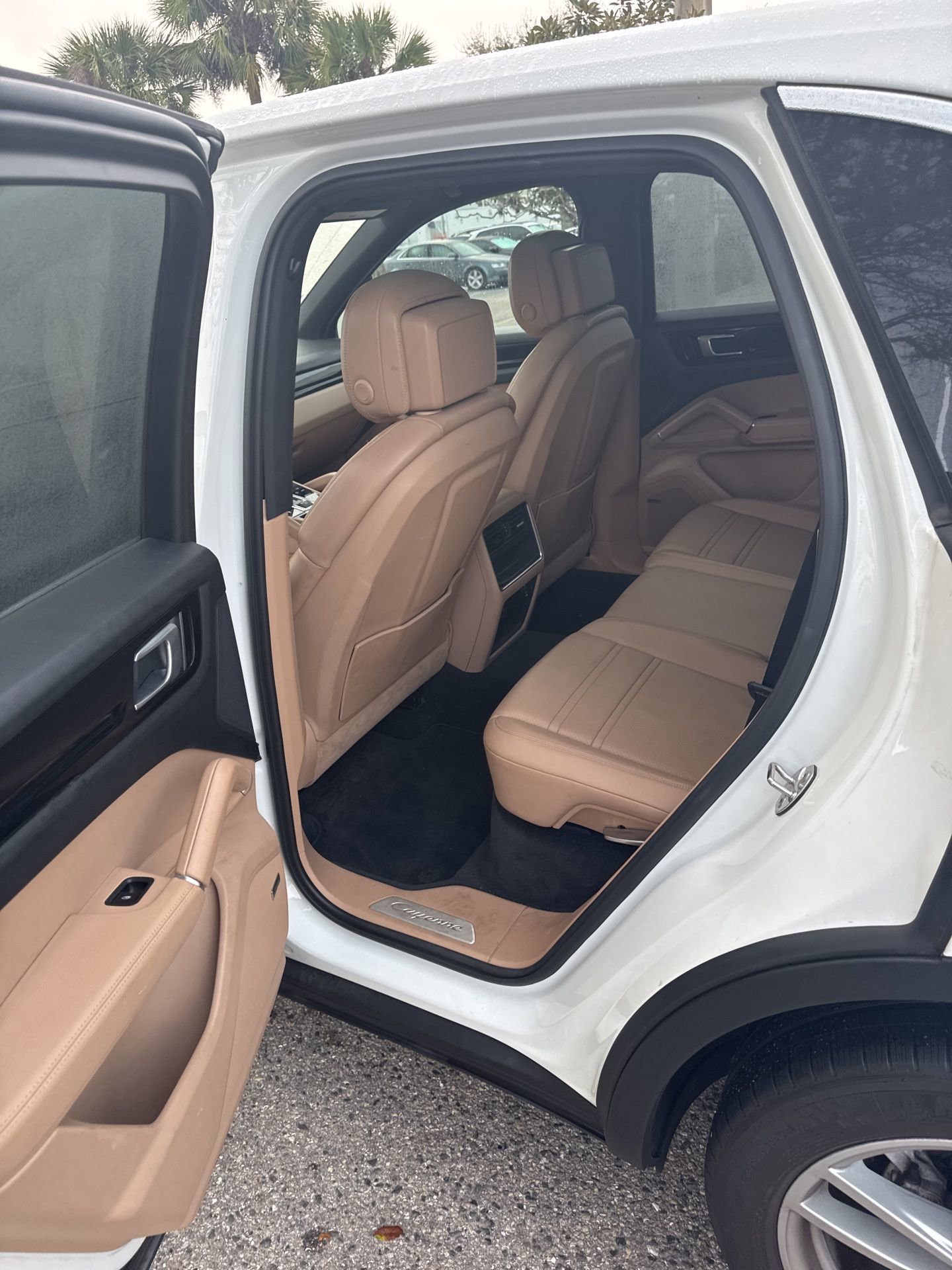 Used 2020 Porsche Cayenne image 9