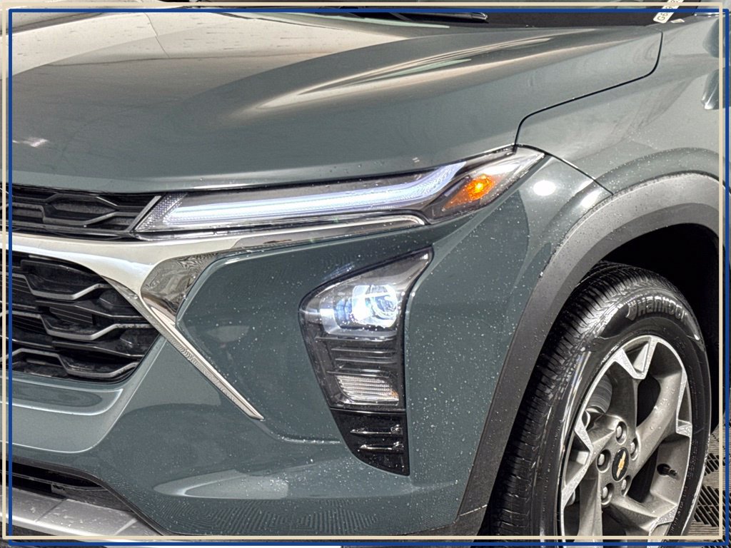 New 2026 Chevrolet Trax LT w/ Driver Confidence Package FWD image 2